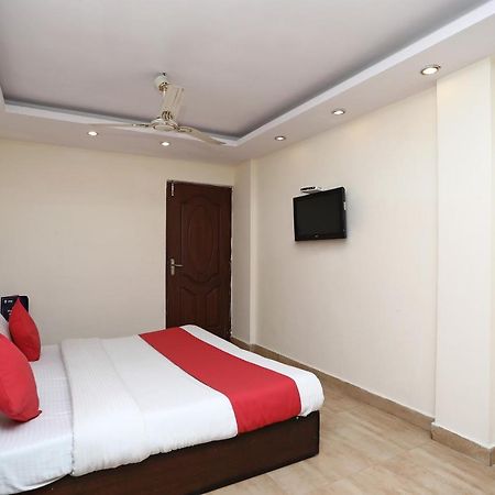 Oyo 4956 Hotel Maharaja Palace Kanpur Buitenkant foto