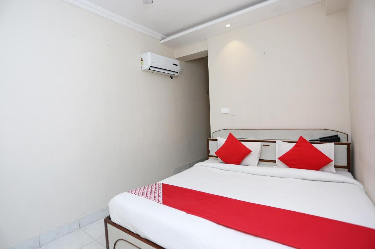Oyo 4956 Hotel Maharaja Palace Kanpur Buitenkant foto