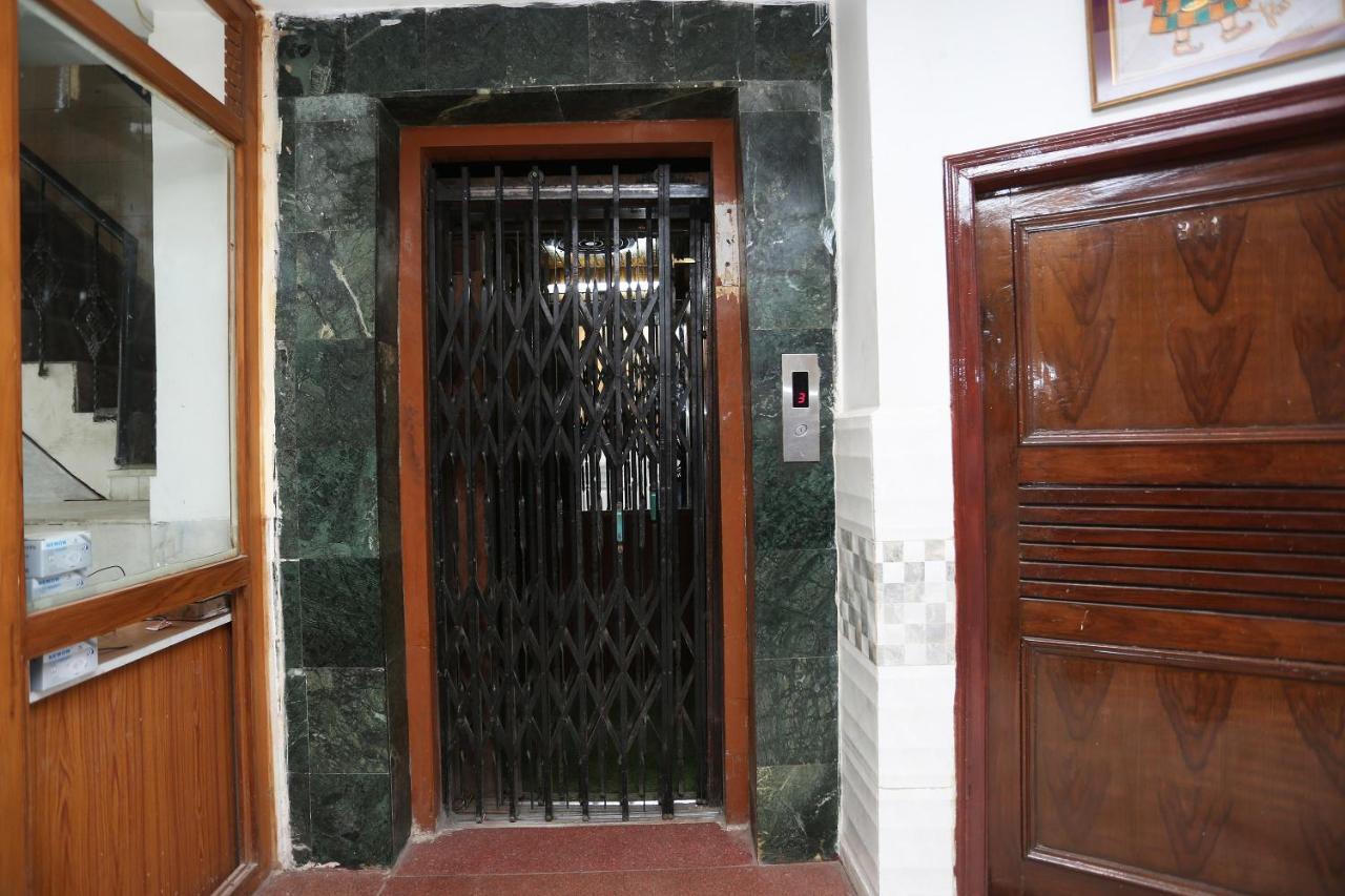 Oyo 4956 Hotel Maharaja Palace Kanpur Buitenkant foto