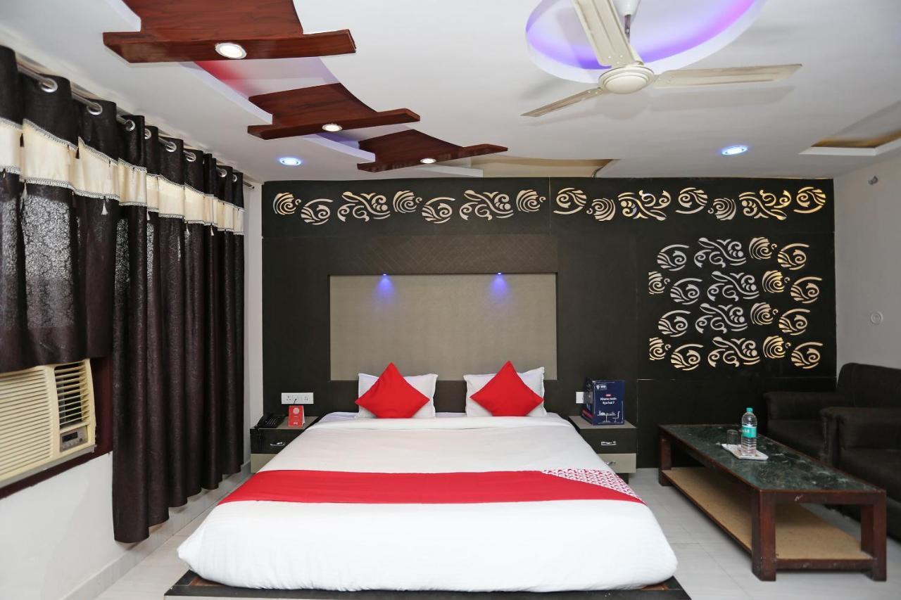 Oyo 4956 Hotel Maharaja Palace Kanpur Buitenkant foto