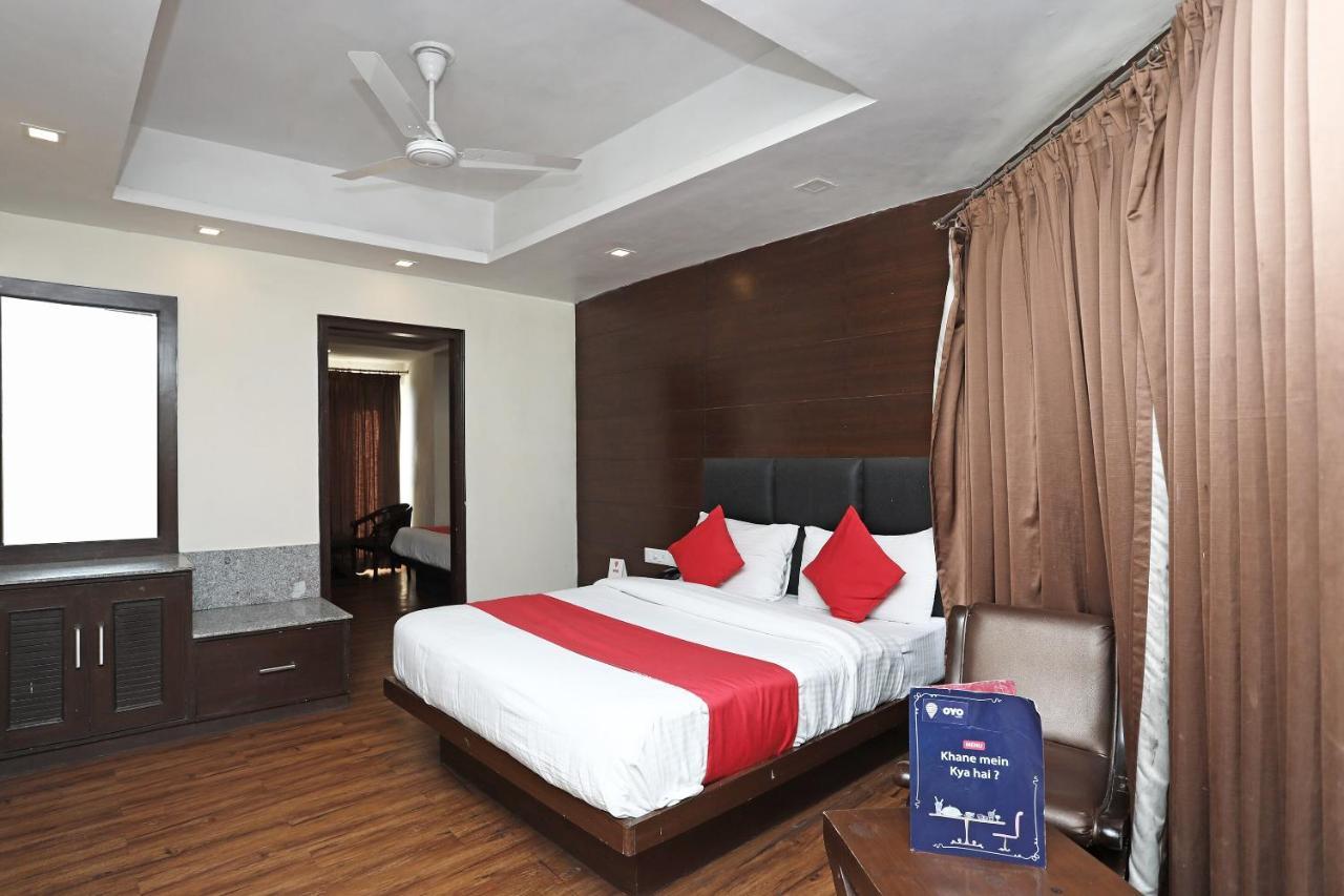 Oyo 4956 Hotel Maharaja Palace Kanpur Buitenkant foto
