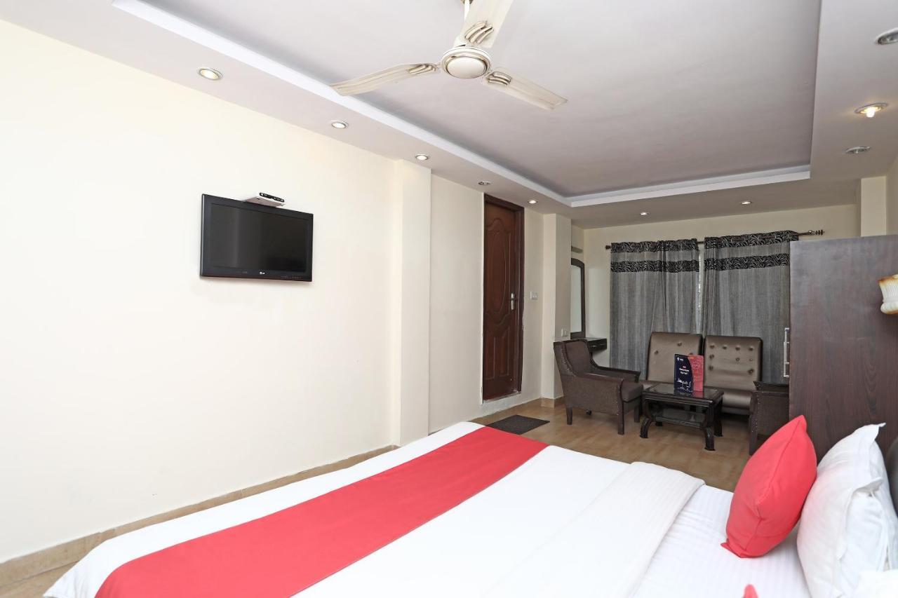 Oyo 4956 Hotel Maharaja Palace Kanpur Buitenkant foto