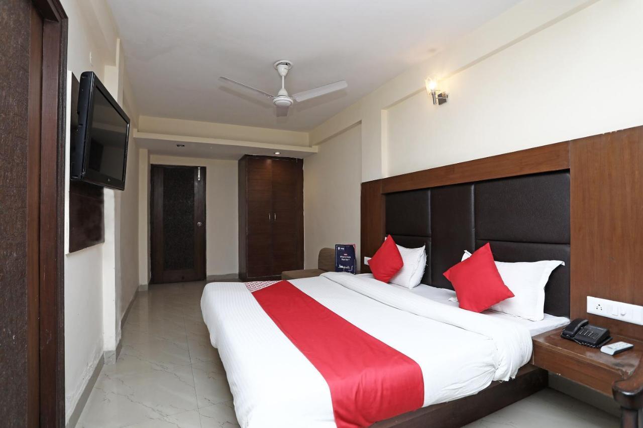 Oyo 4956 Hotel Maharaja Palace Kanpur Buitenkant foto