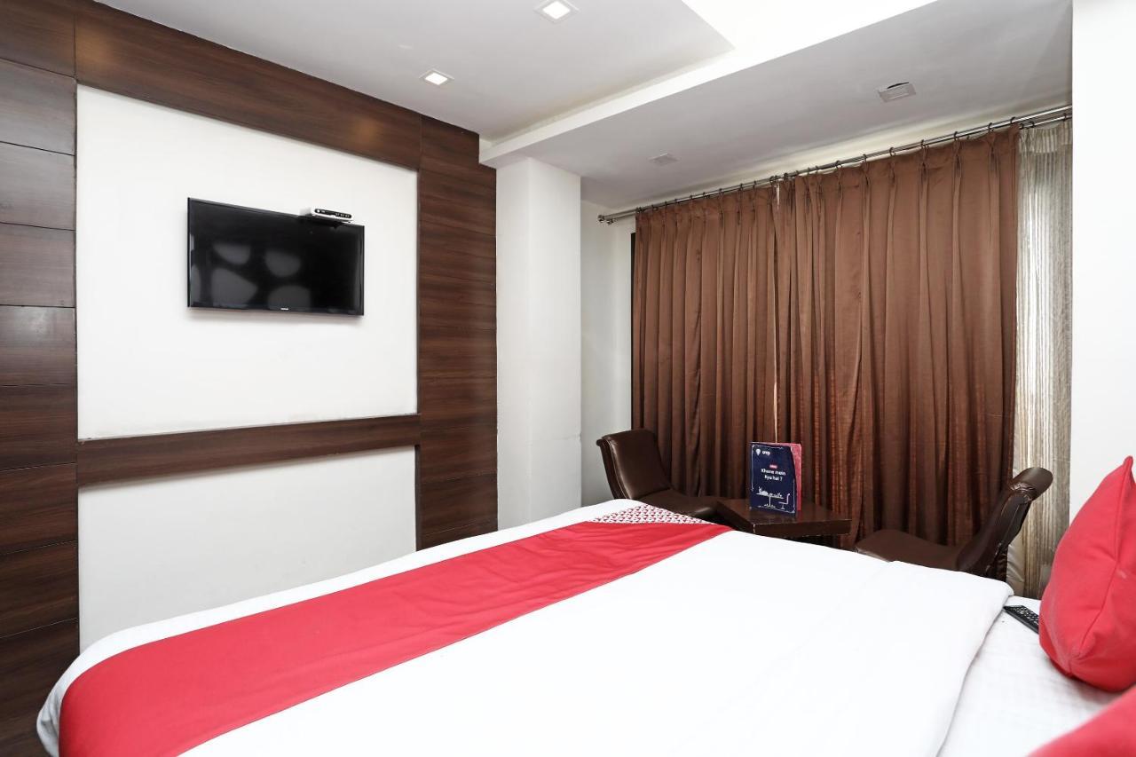 Oyo 4956 Hotel Maharaja Palace Kanpur Buitenkant foto