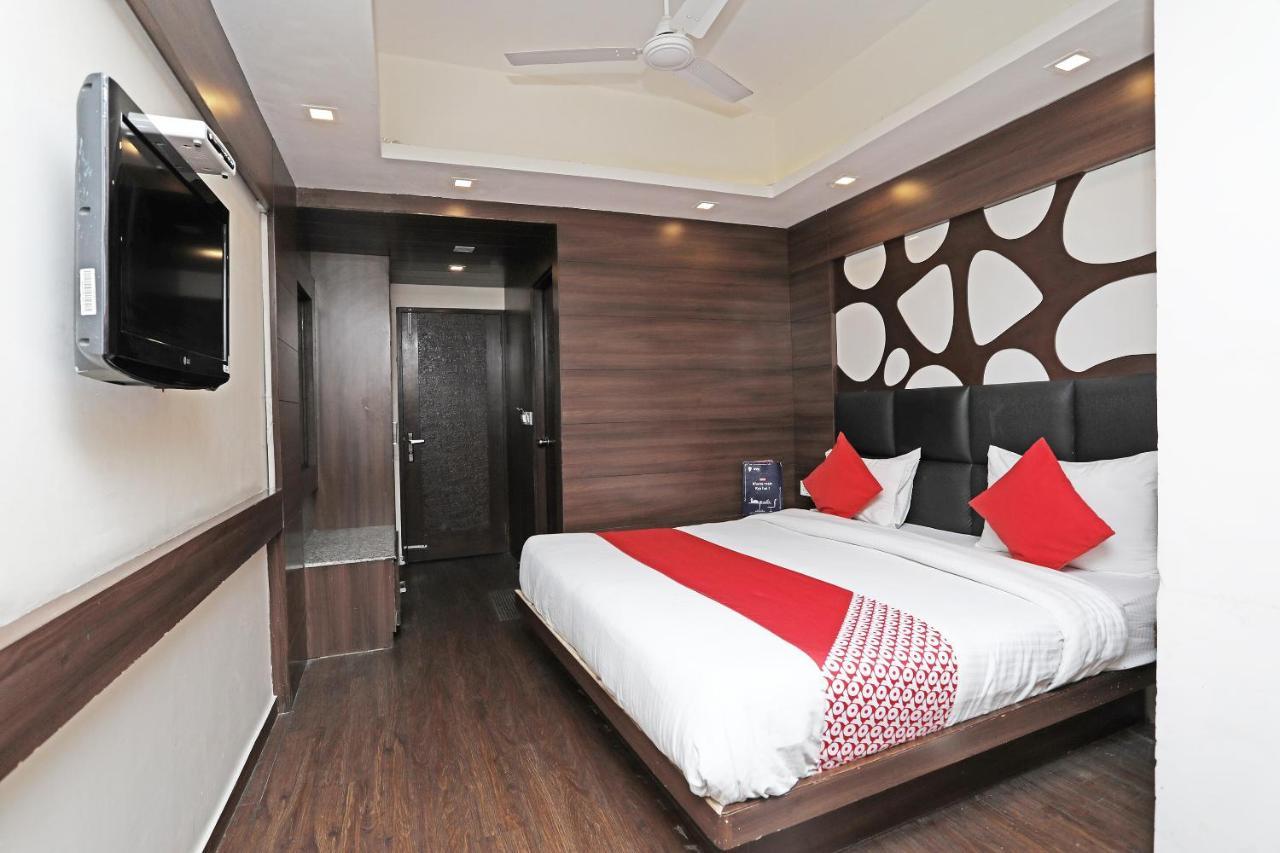 Oyo 4956 Hotel Maharaja Palace Kanpur Buitenkant foto