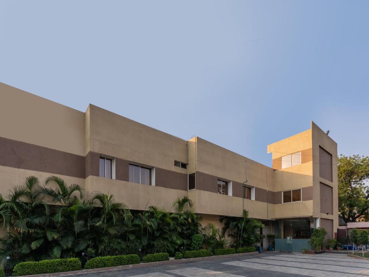 Oyo 4956 Hotel Maharaja Palace Kanpur Buitenkant foto