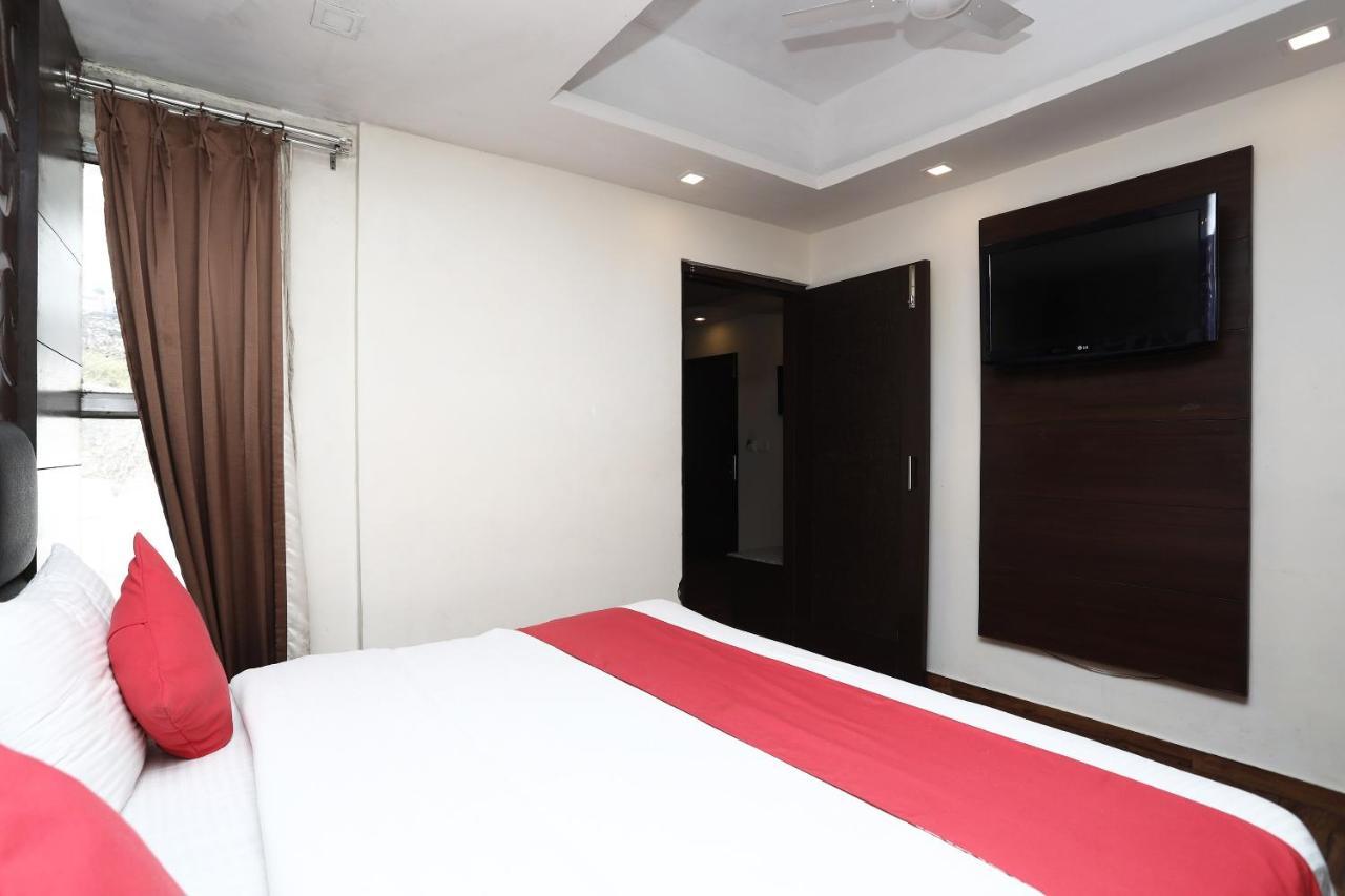 Oyo 4956 Hotel Maharaja Palace Kanpur Buitenkant foto