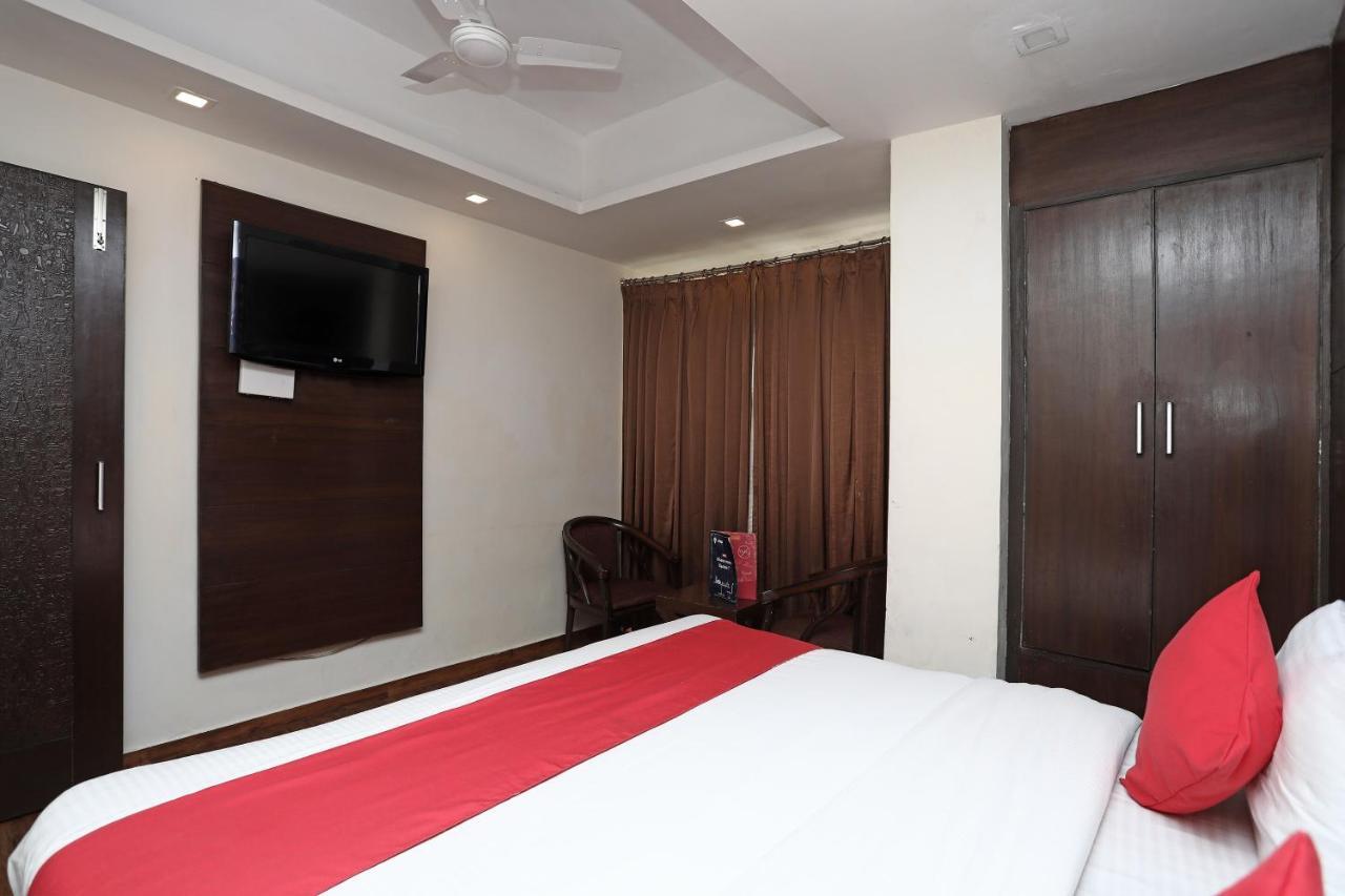 Oyo 4956 Hotel Maharaja Palace Kanpur Buitenkant foto