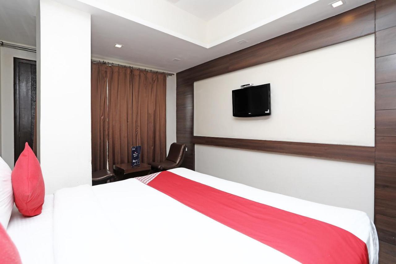 Oyo 4956 Hotel Maharaja Palace Kanpur Buitenkant foto