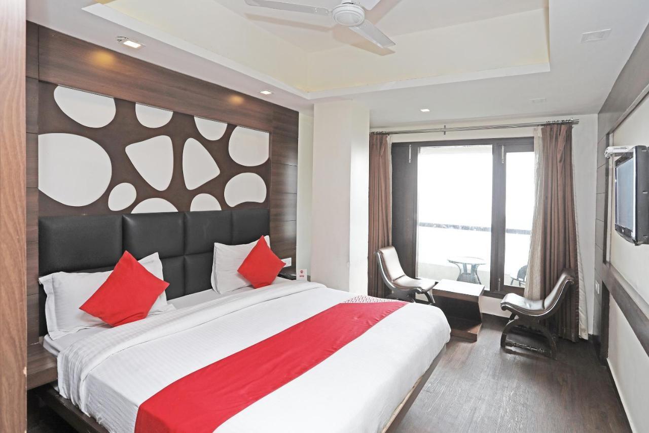 Oyo 4956 Hotel Maharaja Palace Kanpur Buitenkant foto