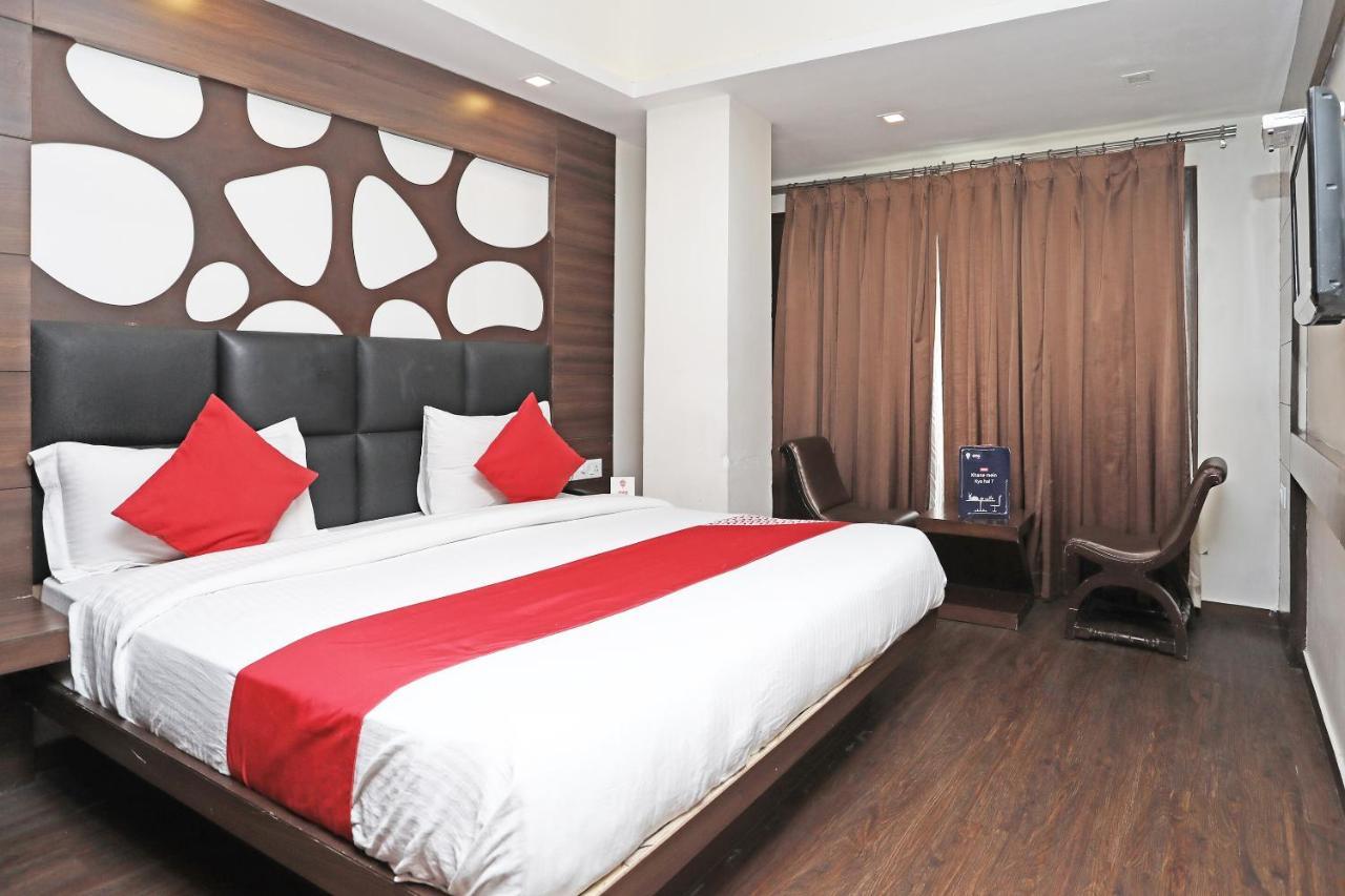 Oyo 4956 Hotel Maharaja Palace Kanpur Buitenkant foto