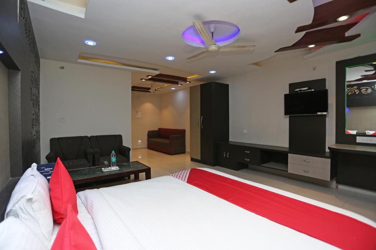 Oyo 4956 Hotel Maharaja Palace Kanpur Buitenkant foto