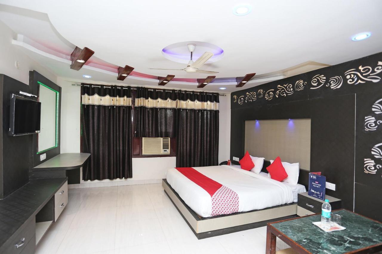 Oyo 4956 Hotel Maharaja Palace Kanpur Buitenkant foto