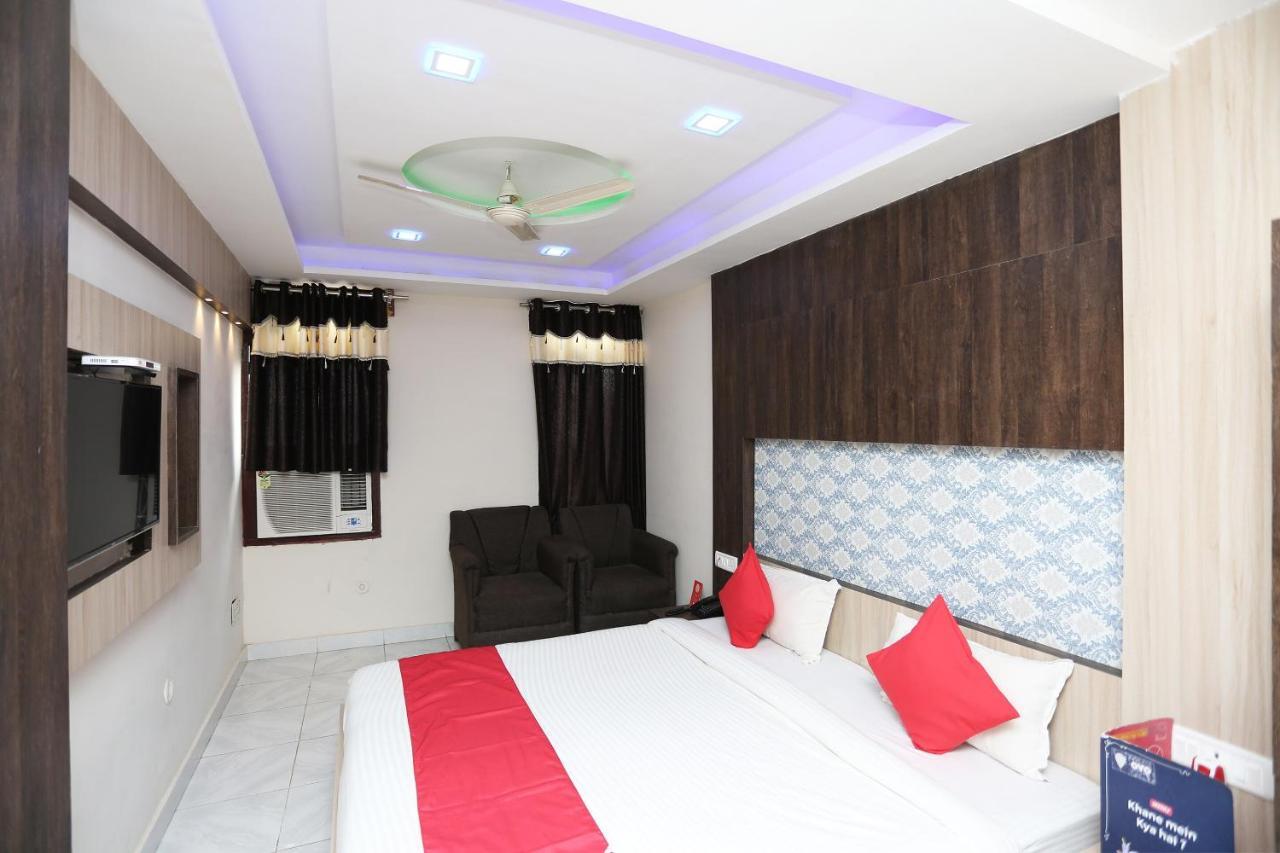 Oyo 4956 Hotel Maharaja Palace Kanpur Buitenkant foto